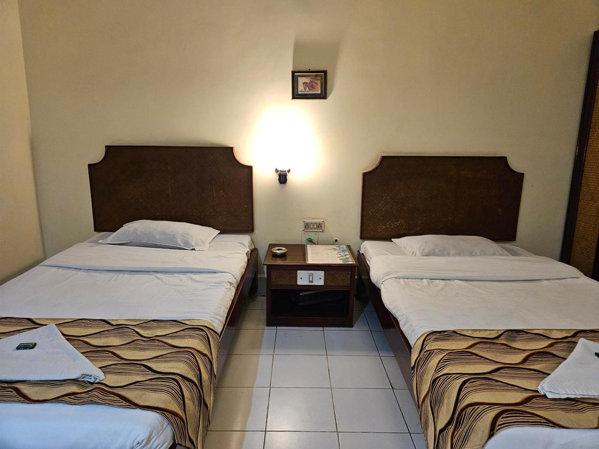 Hotel Indsurya Dibrugarh Kültér fotó